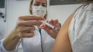 vacinação Bertioga retoma Corujão da Vacina em novo local - Renato Inácio
