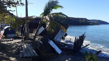 Mar arrastou o quiosque em Caraguá - Foto: Jules Verne
