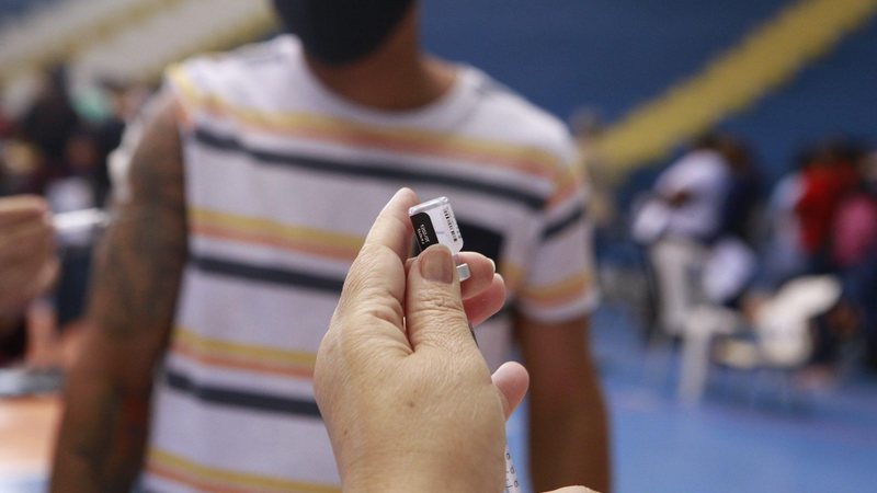 Vacinação contra a covid no Ginásio Guaibê Guarujá projeta vacinar todas as faixas etárias contra a covid-19 até o final de julho - Divulgação/Prefeitura de Guarujá
