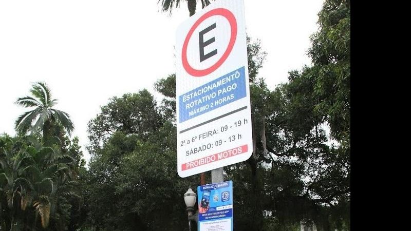 Placa de estacionamento rotativo pago em Santos (SP) Estacionamento rotativo em Santos passa a contar com mais 375 vagas Placa de sinalização sobre estacionamento rotativo - Divulgação