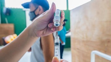 Celeridade na vacinação tem sido fundamental para a redução de mortes e internações segundo o prefeito - Reprodução/ Prefeitura de Bertioga