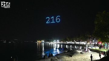 Ilhabela completou 216 anos nesta sexta-feira (3) Com show de luzes no céu, Ilhabela (SP) celebra 216 anos - Foto: Divulgação Prefeitura de Ilhabela