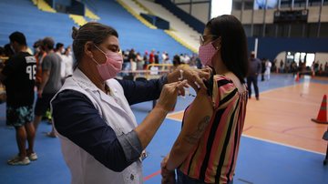 Vacinação contra covid no Ginásio Guaibê Vacinação contra covid no Guarujá - Divulgação/Prefeitura de Guarujá