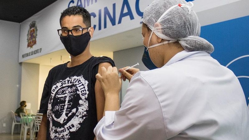 Vacinação em São Vicente São Vicente inicia hoje (2) vacinação contra covid em pessoas com mais de 20 anos - Divulgação/Prefeitura de São Vicente
