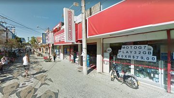 Lojas Americanas em Ubatuba, SP Calçadão Ubatuba Imagem do calçadão em Ubatuba, no Litoral Norte de São Paulo - Foto: Google Maps