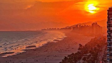 Qualidade de vida, diminuição do estresse e até mesmo aumento de serotonina são alguns dos principais privilégios em viver próximo à praia, diz psicóloga Quais os benefícios de morar em uma cidade do litoral? - Foto: Roberto Robert