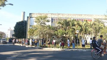 Santos (SP) | cidade aplica quase 12 mil vacinas em jovens e bate recorde diário de vacinação - Foto: Raimundo Rosa - PMS