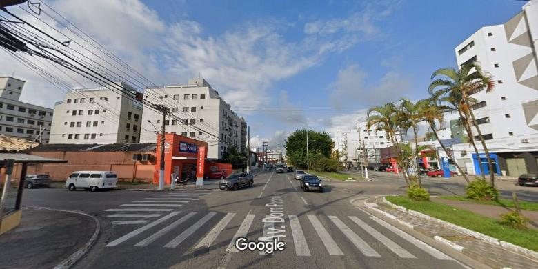 Dupla é presa em flagrante ao assaltar a farmácia de Guarujá (SP) - Imagem: Reprodução Google/Street View