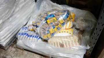 Produto em péssimo estado de conservação guardado no depósito do mercado Sem higiene e com irregularidades sanitárias mercado é multado em mais de R$ 220 mil, em Caraguá - Foto: Cláudio Gomes/PMC