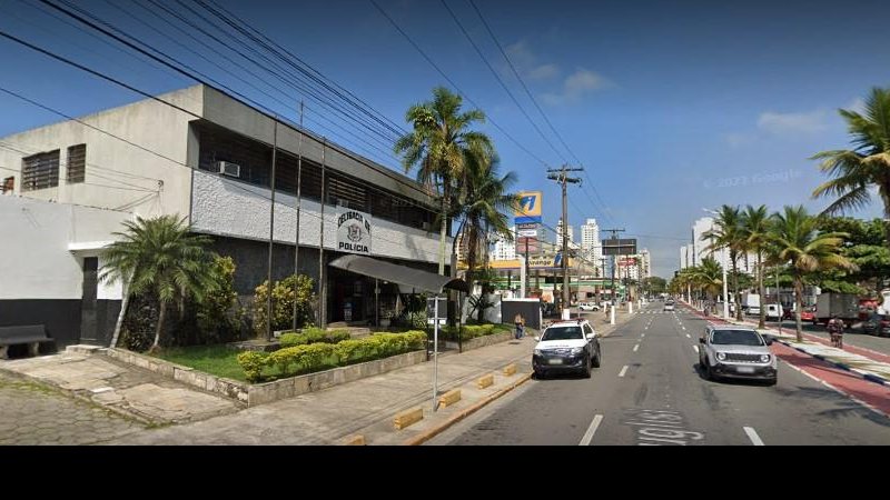 O caso foi registrado na Delegacia de Polícia de Guarujá, por volta das 23h, e segue em investigação Dono de bar é encontrado morto de forma suspeita em Guarujá (SP) - Imagem: Google Street View