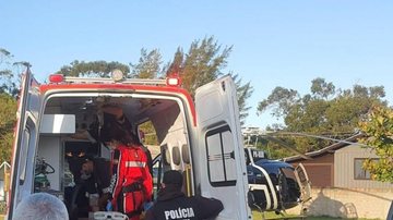 Menino de 10 anos foi soterrado; equipes não conseguiram reanimá-lo Criança morre soterrada em duna após cavar buraco na praia - Divulgação