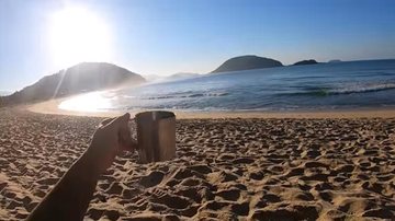 Turista faz café na praia Prumirim Em road trip, turista faz café moído na hora na praia do Prumirim em Ubatuba (SP) e viraliza - Foto: Divulgação Facebook