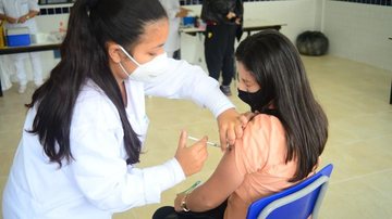 Agora, a cidade passa a ter 62% da população geral e 88% da população adulta com ao menos uma dose da vacina e 34% com a imunização completa (segunda dose ou dose única) - Foto: Prefeitura de Caraguatatuba