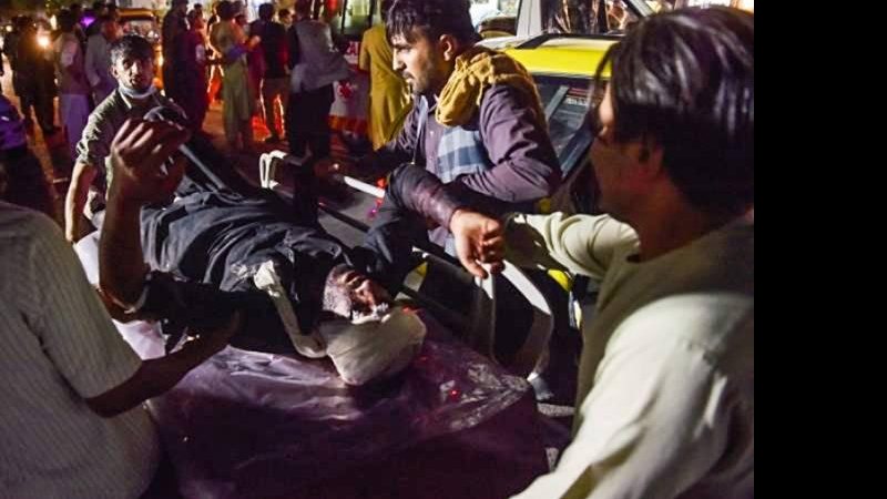Ataques suicidas no Afeganistão matam ao menos 60 pessoas - Imagem: AFP / Wakil Kohsar / 26.8.2021