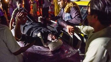 Ataques suicidas no Afeganistão matam ao menos 60 pessoas - Imagem: AFP  / Wakil Kohsar / 26.8.2021