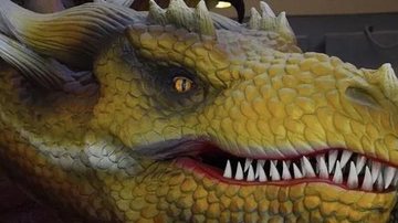 Foto de um dos dragões da exposição Shopping recebe megaexposição internacional com dragões em São José dos Campos Rosto de um dragão com os dentes aparecendo - Divulgação