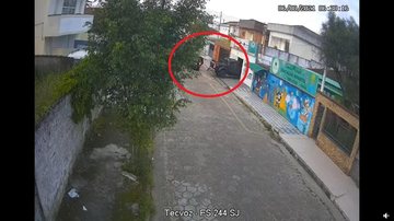 Roubo de carro em São Vicente é flagrado por câmera do monitoramento; assista - Imagem: Reprodução / Facebook / Viver em São Vicente e Região