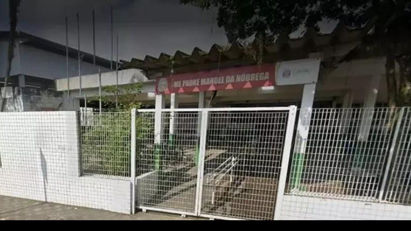 Aluna teve ferimentos superficiais na mão Jovem de 13 anos esfaqueia colega de classe durante briga em escola de Cubatão (SP) Fachada da Escola Municipal Padre Manoel da Nóbrega - Divulgação