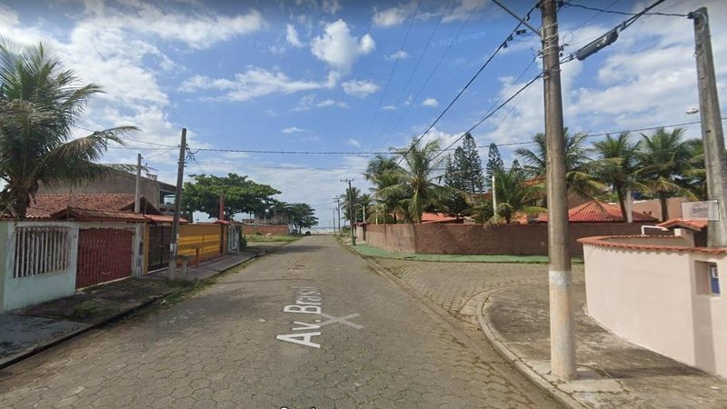 Acidente aconteceu na Avenida Brasil, no Balneário Gaivotas, CAPA - Trabalhador morre esmagado por árvore no litoral de SP Trabalhador morre esmagado por árvore no litoral de SP - Imagem: reprodução / Google Street View