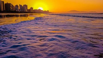 Vila Tupy, Praia Grande em um amanhecer Tempo muda e fim de semana será de sol no litoral. Confira a previsão Amanhecer em uma praia de Praia Grande - Foto: Piter Koga