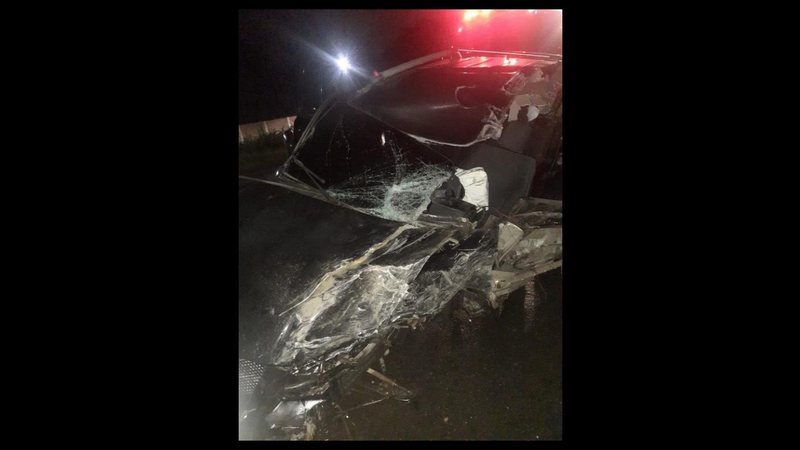Carro do agente após o acidente Carro do policial - Policial civil e estudante morrem em acidente de trânsito em Peruíbe (SP) - Imagem: reprodução