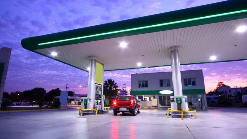 Lista foi realizada com base em dados da Agência Nacional de Petróleo (ANP) Gasolina: confira os 7 postos mais baratos de São José dos Campos, Taubaté e Jacareí Posto de combustível - Getty Images