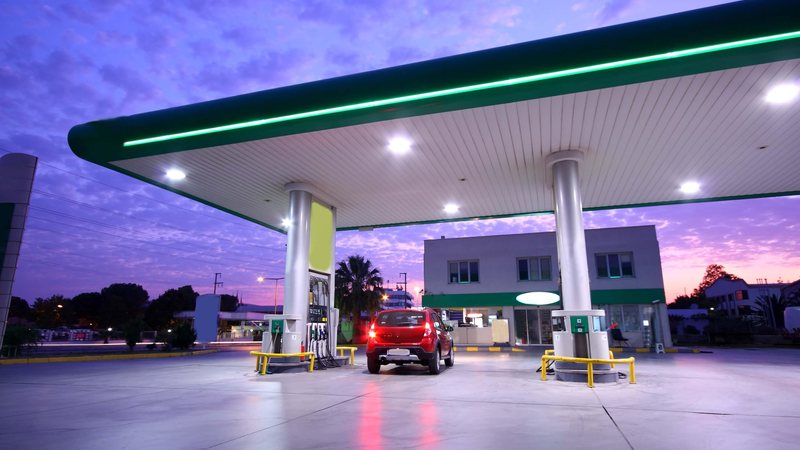 Lista foi realizada com base em dados da Agência Nacional de Petróleo (ANP) Gasolina: confira os 7 postos mais baratos de São José dos Campos, Taubaté e Jacareí Posto de combustível - Getty Images