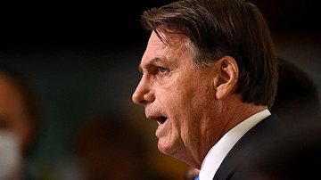 Bolsonaro seguiu recomendação de ministros da economia, saúde, educação e cidadania e vetou projeto Bolsonaro veta distribuição gratuita de absorvente a mulheres em vulnerabilidade - Imagem: reprodução / AFP / Evaristo Sá