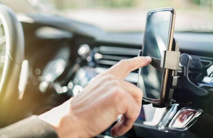 Carro ficou intacto após a tentativa de assalto e o motorista não tem ferimentos externos Praia Grande (SP): motorista de aplicativo é ameaçado de morte por quatro passageiros armados Imagem ilustrativa de um motorista de aplicativo - Divulgação