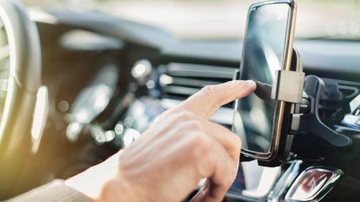 Carro ficou intacto após a tentativa de assalto e o motorista não tem ferimentos externos Praia Grande (SP): motorista de aplicativo é ameaçado de morte por quatro passageiros armados Imagem ilustrativa de um motorista de aplicativo - Divulgação