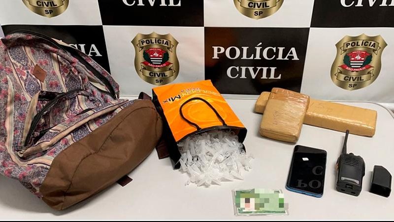 Polícia prende ‘mula’ do tráfico e recupera veículo roubado em Cubatão - Foto: Divulgação Polícia Civil