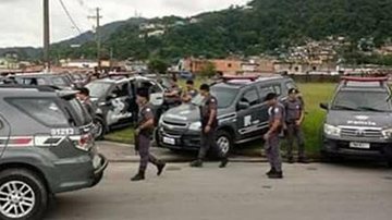 Guarujá | PM faz megaoperação no Morrinhos e suspeito é morto após confronto - Foto: Reprodução JDI