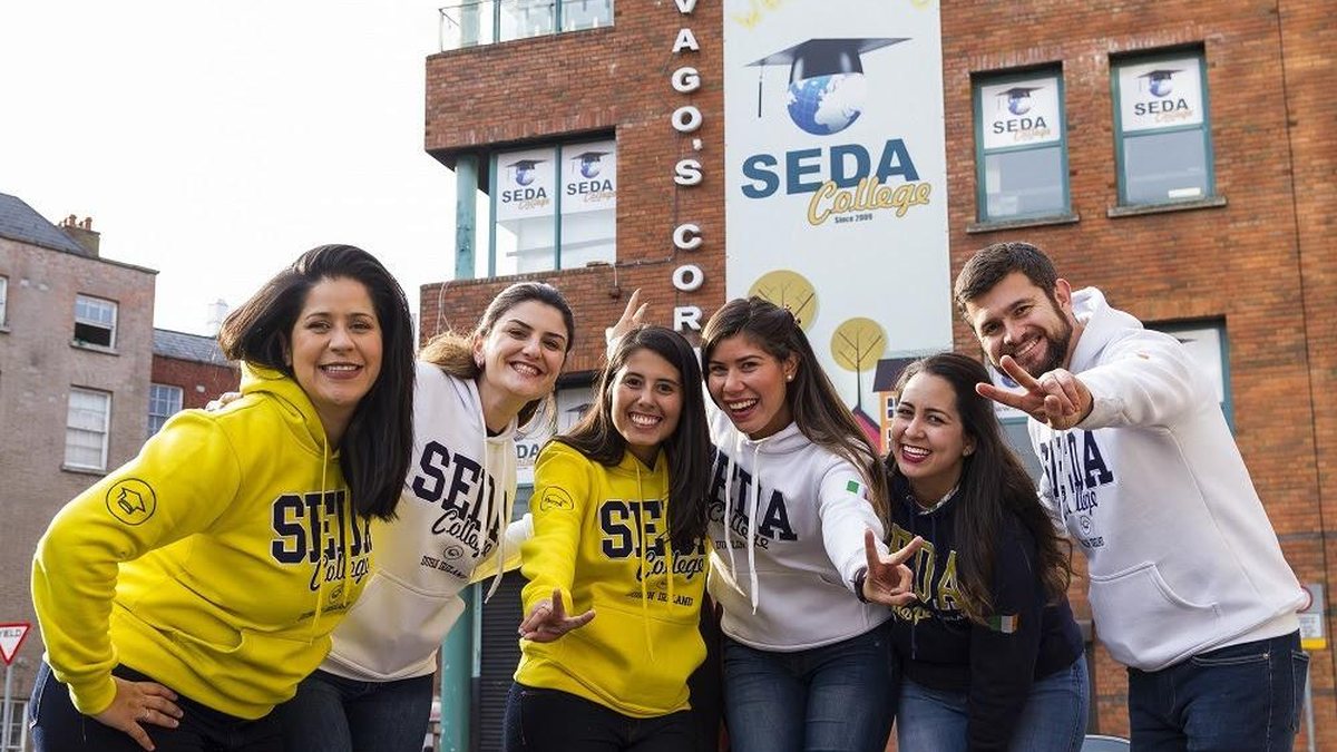 Escola de idiomas abre inscrição para sorteio de 100 bolsas de intercâmbio  na Irlanda - Informe Editorial - Diário de Canoas