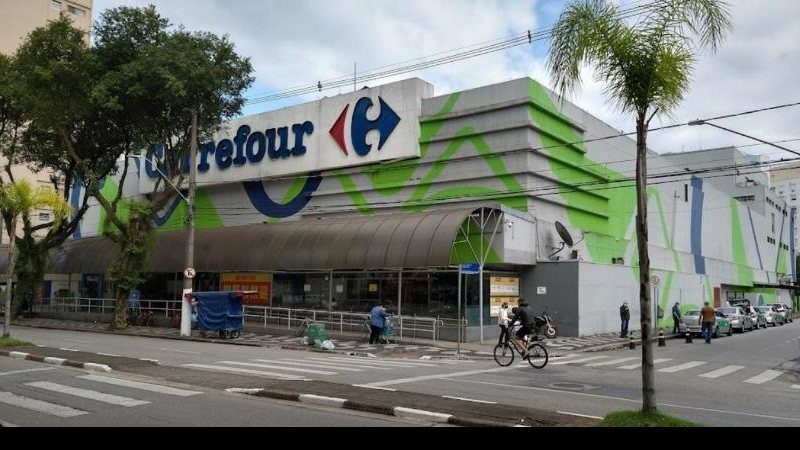 Carrefour localizado na avenida Conselheiro Nébias em Santos - J.CARLOS DE C. SILVA