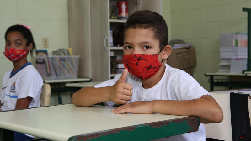Guarujá tem 94% de adesão às aulas presenciais Criança na escola - Divulgação/Prefeitura de Guarujá