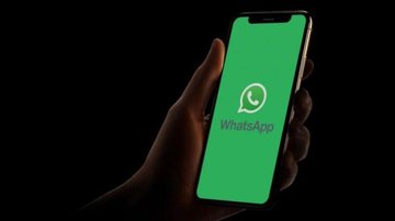 Polícia segue investigando o caso Comerciante cai em golpe online e perde mais de R$ 4 mil ao transferir dinheiro para suposto filho Celular com o aplicativo do WhatsApp aberto - Divulgação