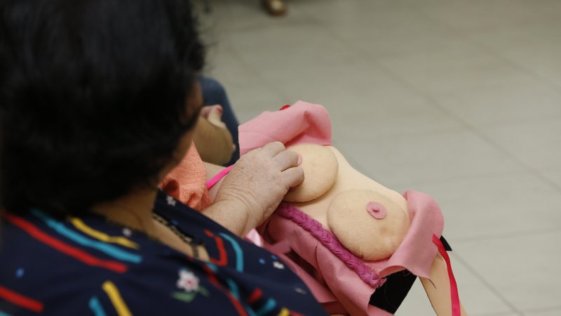 Atividades serão na terça-feira (26), das 9 às 16 horas Guarujá promove ‘Outubro Rosa na Prainha’ na terça-feira (26) Prevenção e combate ao câncer de mama - Divulgação/Helder Lima