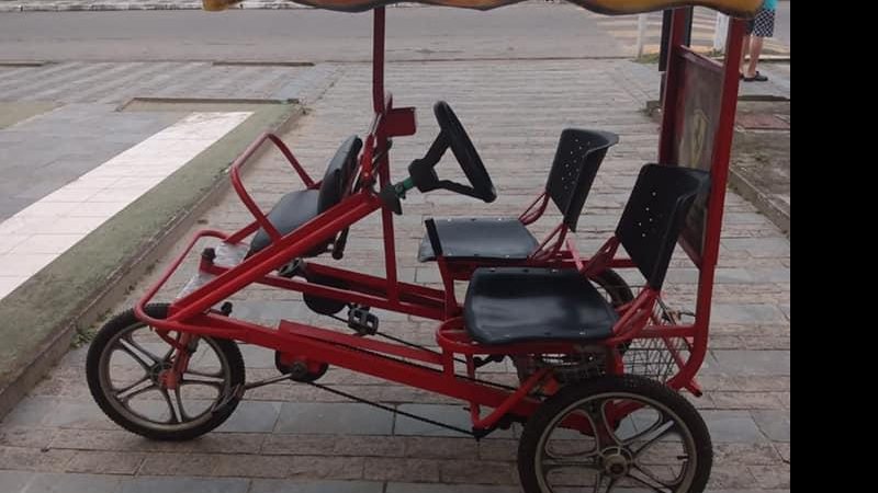 Gratificação para quem devolver a bicicleta é de R$ 200,00 Triciclo é alugada e casal não devolve aos donos em Peruíbe Triciclo furtada - Reprodução/Redes sociais
