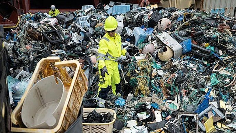 Em primeiro teste, sistema removeu nove toneladas é tornou-se esperança no combate ao plástico encontrados nos oceanos Nova tecnologia coleta 9 toneladas de plástico e pode ser a esperança para limpeza de oceanos - Divulgação/Ocean Cleanup
