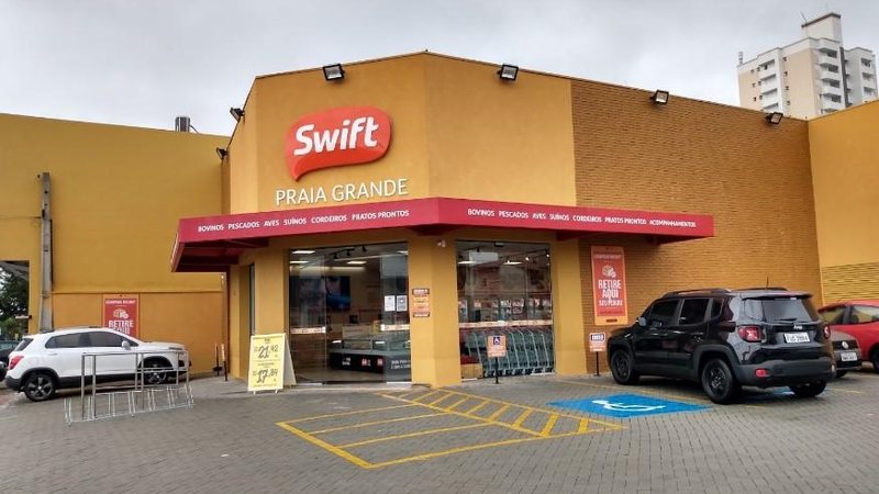 A rede será a terceira na cidade; contribui com a geração empregos e arrecadação de impostos Loja Swift é inaugurada em Praia Grande e gera dezenas de empregos Faixada da loja Swift em Praia Grande - Foto: Google Street View - arquivo