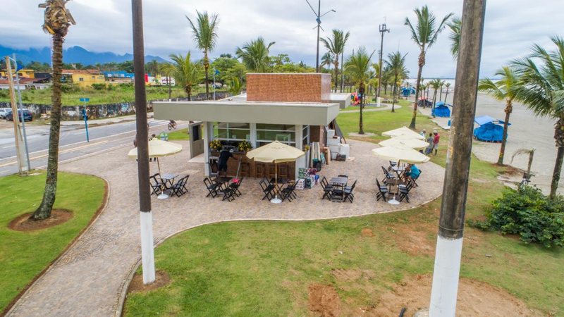 Quiosques 1 e 3 já foram inaugurados Bertioga inaugura quiosques da nova orla Quiosque da orla do Rio da Praia - Divulgação/Prefeitura de Bertioga