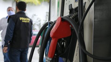 Postos de combustíveis são fiscalizados pelo Procon Guarujá - Foto: Helder Lima - PMG