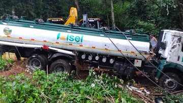 São Sebastião multa em R$ 50 mil empresa do caminhão tombado na Rio-Santos - Foto: Divulgação PMSS