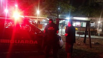 GCM GCM de Santos dispersam aglomerações e aplicam multas avaliadas em R$ 3 mil GCM de Santos - Divulgação/Prefeitura de Santos