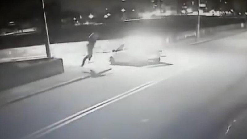 Motorista ainda não foi localizado Motorista atropela entregador e foge sem prestar socorro Motorista atropela entregador de pizzas e não socorre o trabalhador - Divulgação