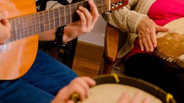 Projeto de musicoterapia é realizado no Hospital Municipal de São Vicente - Reprodução
