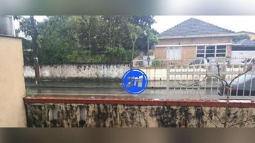 Muro desaparece na Zona Noroeste de Santos e intriga web  Muro pela metade - ZN News