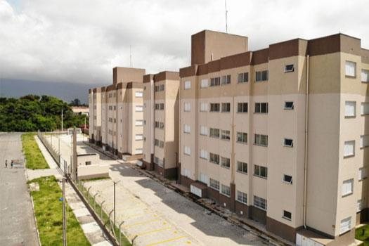 No início deste ano, um total de 96 famílias eram atendidas pelo Bolsa Moradia na cidade Praia Grande recupera unidades habitacionais e economiza cerca de R$ 50 mil com Bolsa Moradia Prédios de 5 andares - Divulgação/Prefeitura de Praia Grande