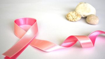 Guarujá promove mutirões de exames para ultrassom de mamas Fita rosa - Pixabay