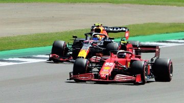 Calendário de 2022 terá uma corrida a mais Nova temporada da Fórmula 1 terá recorde de 23 corridas Dois carros de Fórmula 1 disputam posição durante corrida - Divulgação/Pixabay